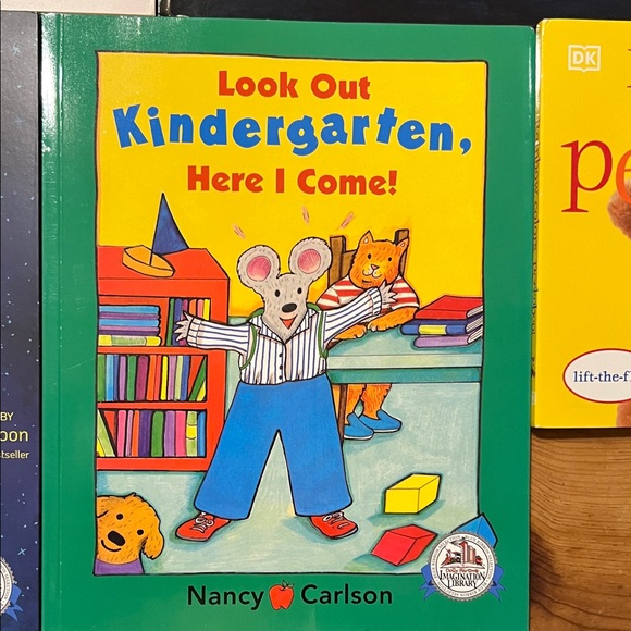 Children's Book Collection of 5 books in very good to like new/ new condition. - Picture 5 of 9